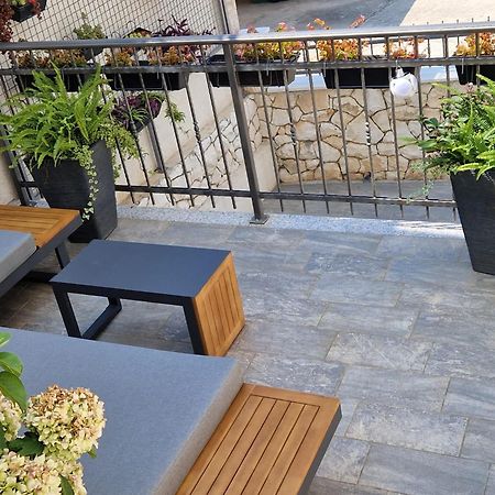 Apartments Sandra 로고즈니차 외부 사진
