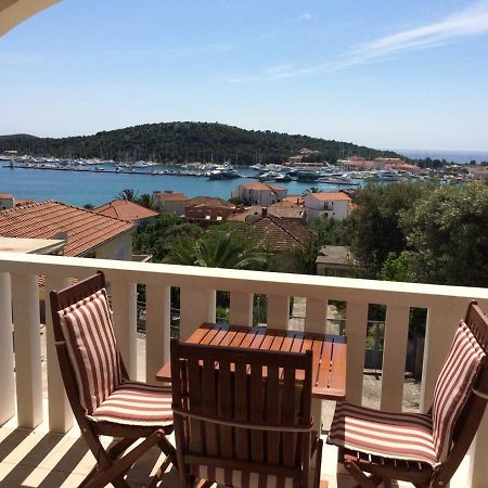 Apartments Sandra 로고즈니차 외부 사진
