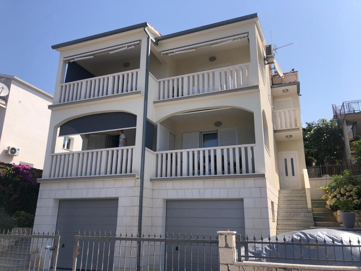 Apartments Sandra 로고즈니차 외부 사진