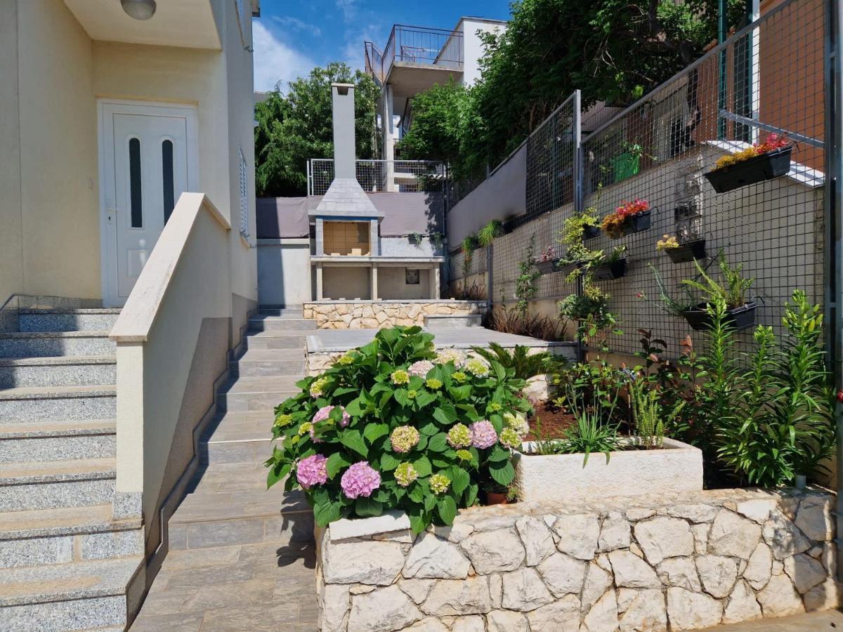 Apartments Sandra 로고즈니차 외부 사진