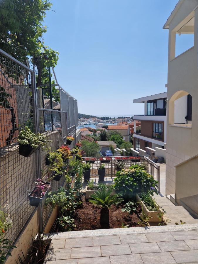 Apartments Sandra 로고즈니차 외부 사진