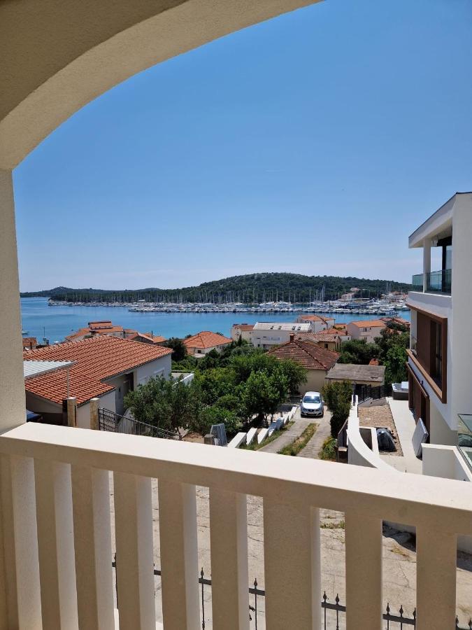 Apartments Sandra 로고즈니차 외부 사진