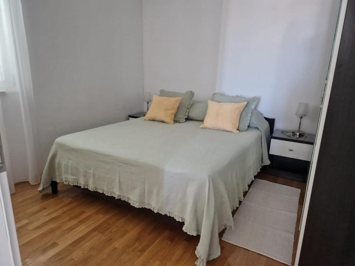 Apartments Sandra 로고즈니차 외부 사진