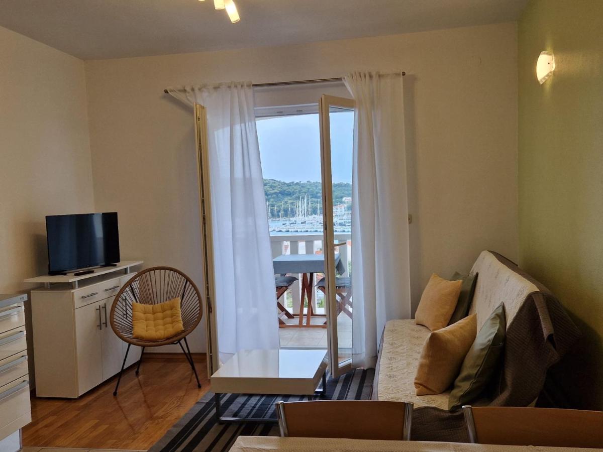 Apartments Sandra 로고즈니차 외부 사진