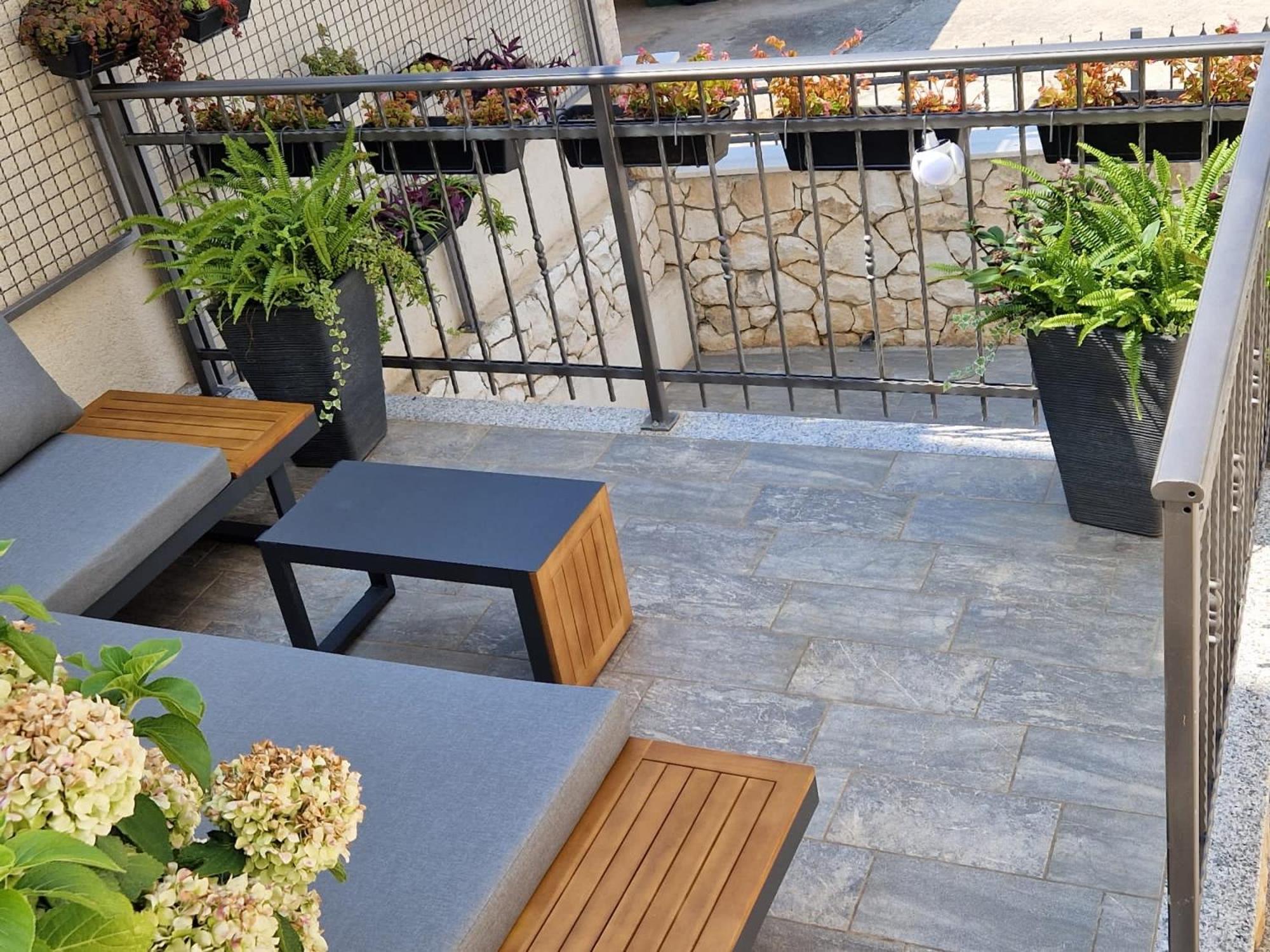Apartments Sandra 로고즈니차 외부 사진