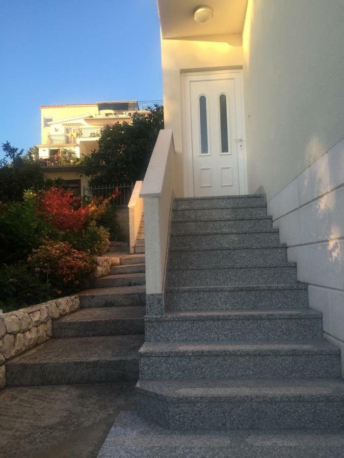 Apartments Sandra 로고즈니차 외부 사진
