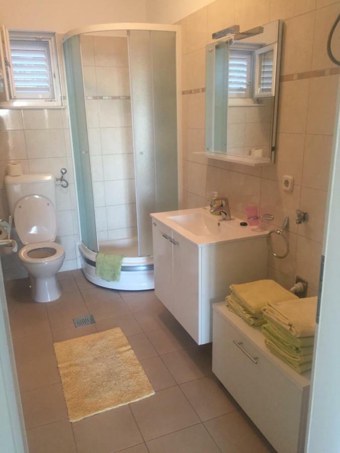 Apartments Sandra 로고즈니차 외부 사진