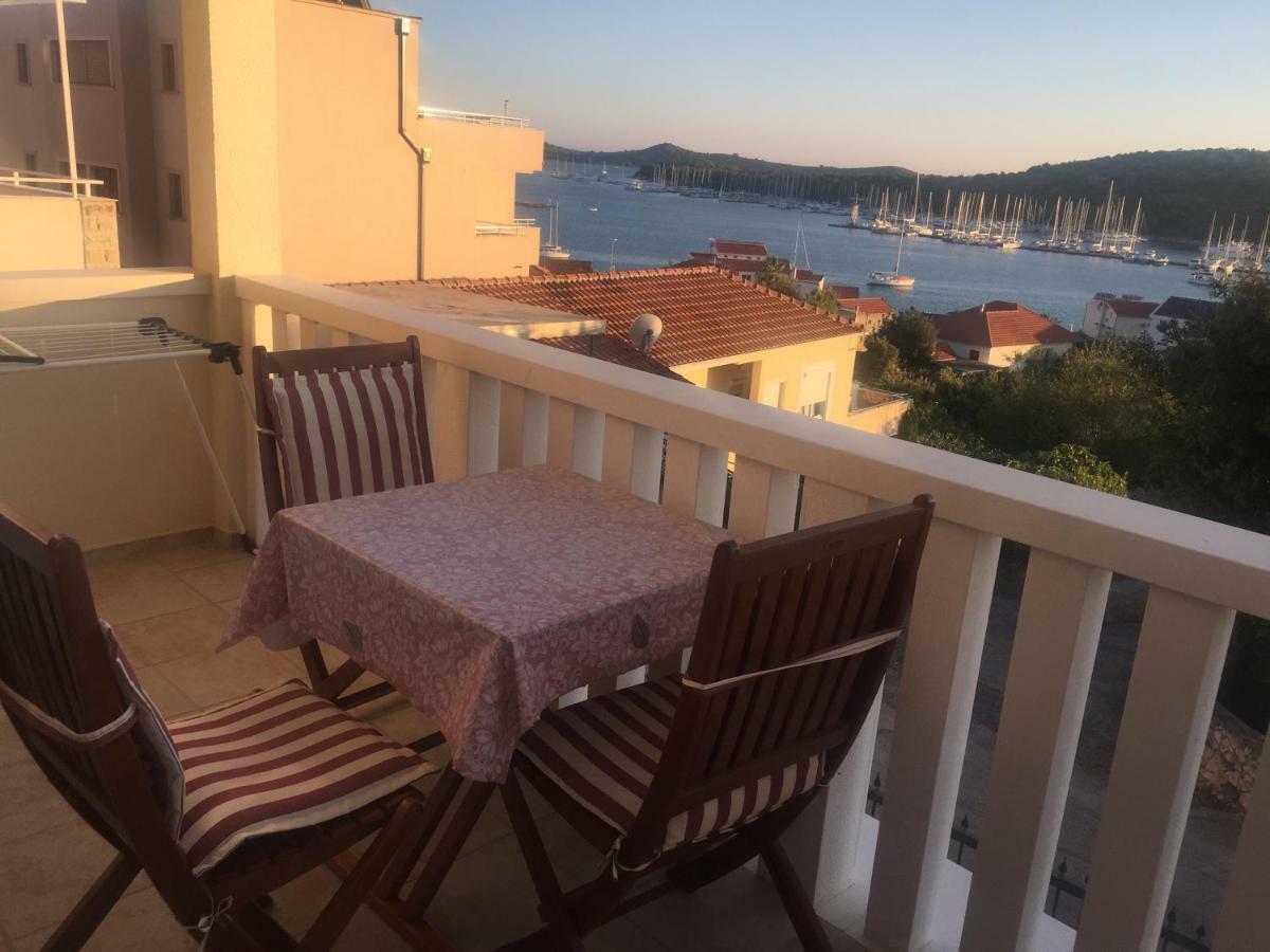 Apartments Sandra 로고즈니차 외부 사진