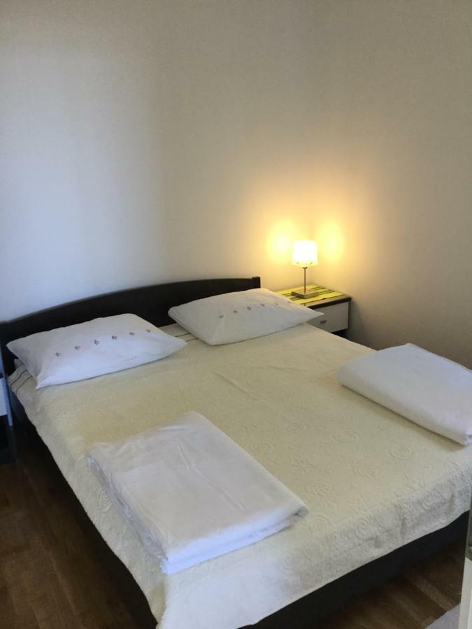 Apartments Sandra 로고즈니차 외부 사진