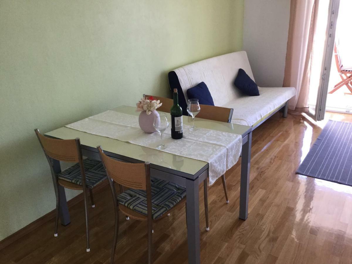 Apartments Sandra 로고즈니차 외부 사진